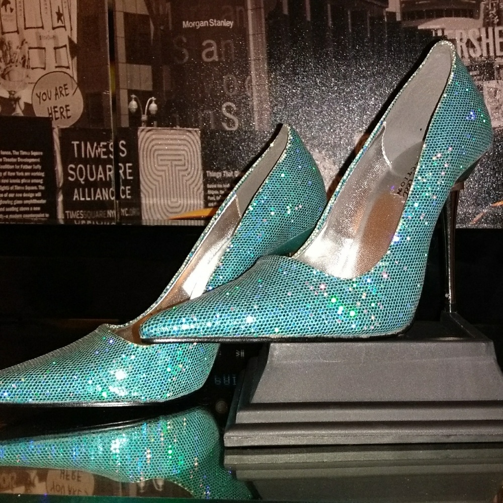 SOLD......Blue sequin heels